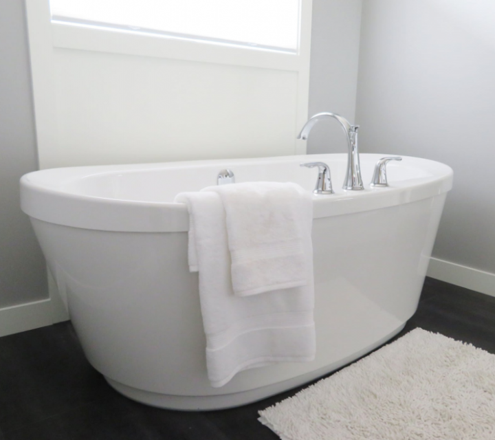 Choosing Between A Bathtub and A Shower For Your Bathroom Renovation