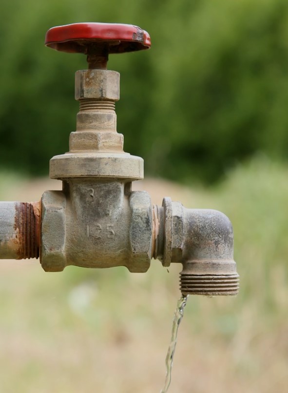 how-to-maintain-an-outdoor-water-faucet-in-your-yard