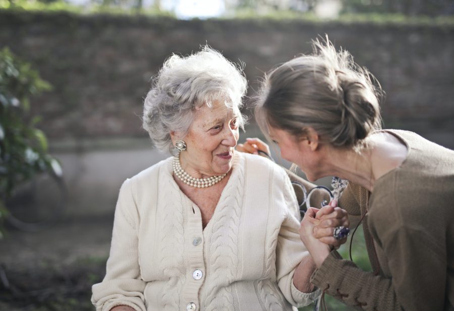 Ways That Aging Seniors Can Live More Independently